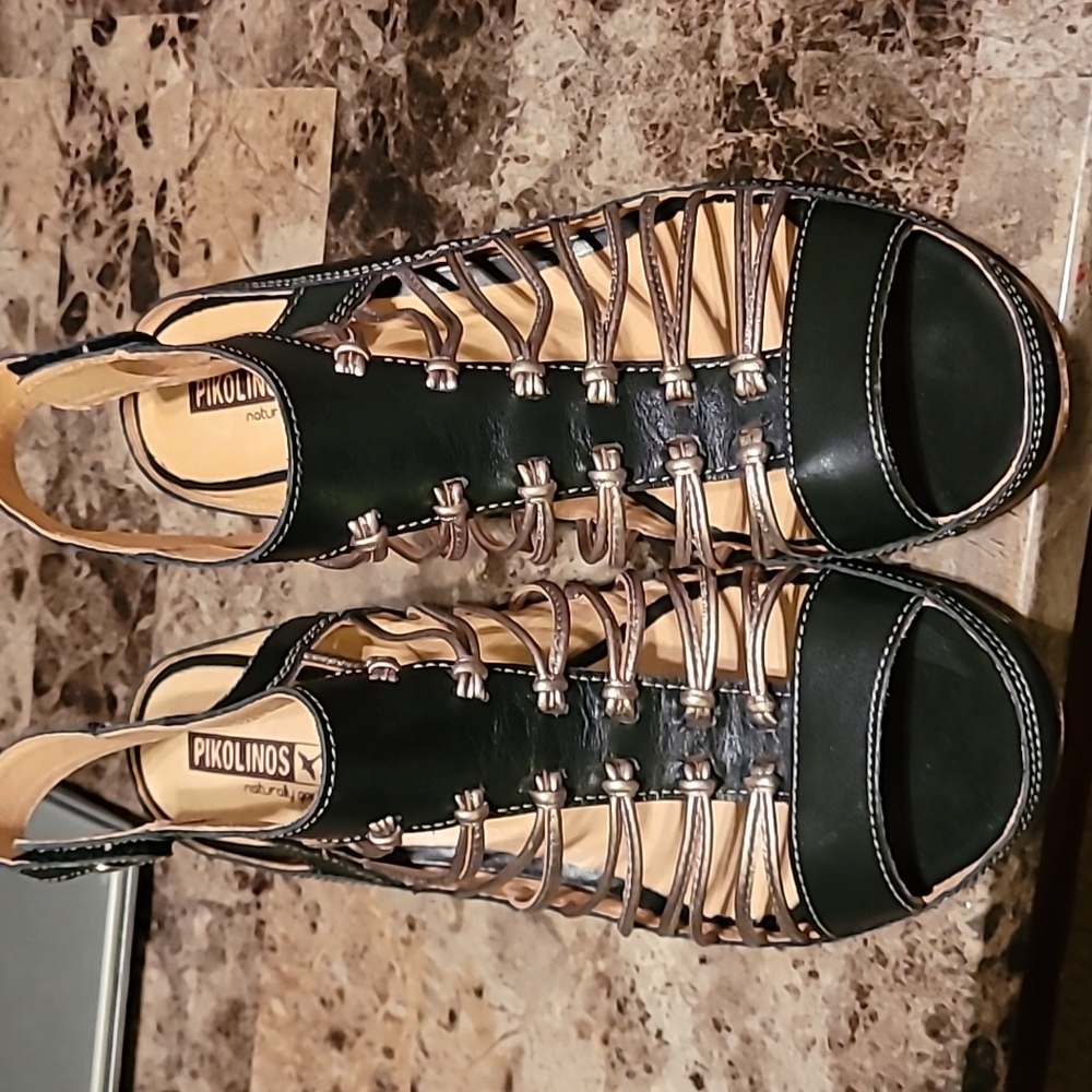Pikolinos sandals
